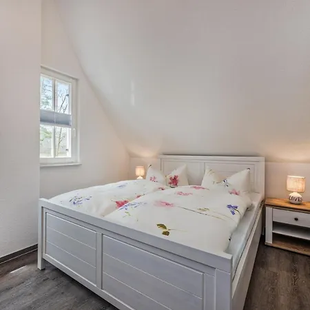 度假居 Reetdachhaus Am Haff Mit Sauna, Terrasse Und Wlan