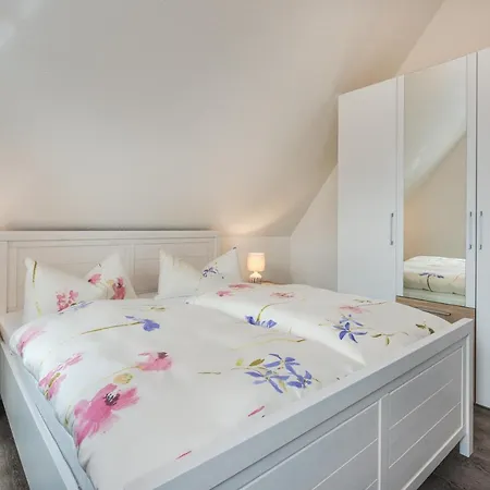 Reetdachhaus Am Haff Mit Sauna, Terrasse Und Wlan 度假居 Zirchow