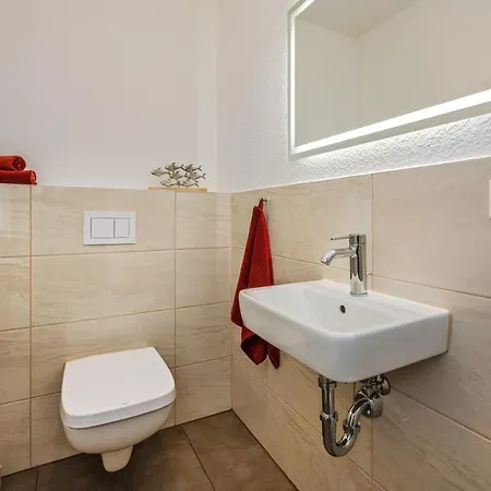 Holiday home Reetdachhaus Am Haff Mit Sauna, Terrasse, Wlan *